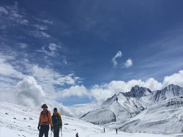 电小二户外电源(西游迹户外旅行怎么样)