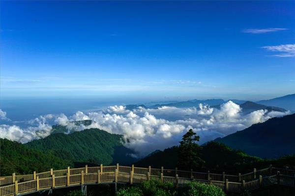 西岭雪山海拔高度是多少米(成都西岭雪山旅游攻略)